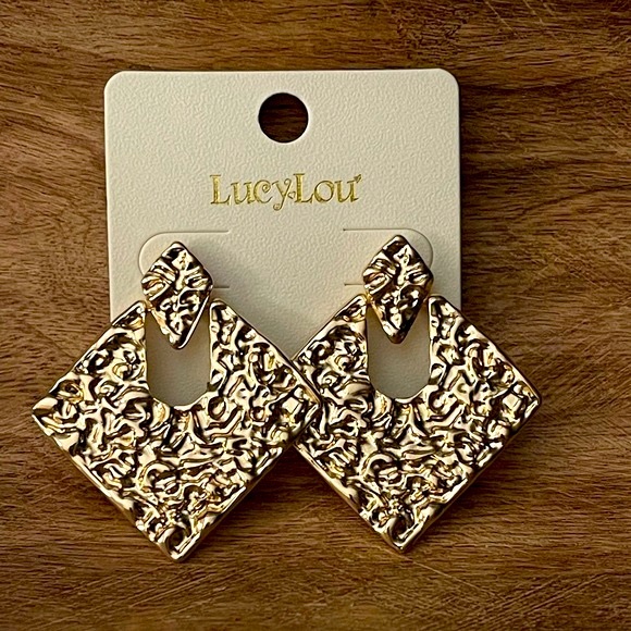 NEW Hammered Door Knocker Earrings • Diamond Shaped Gold Tone Retro Dangle Drop - Picture 1 of 6